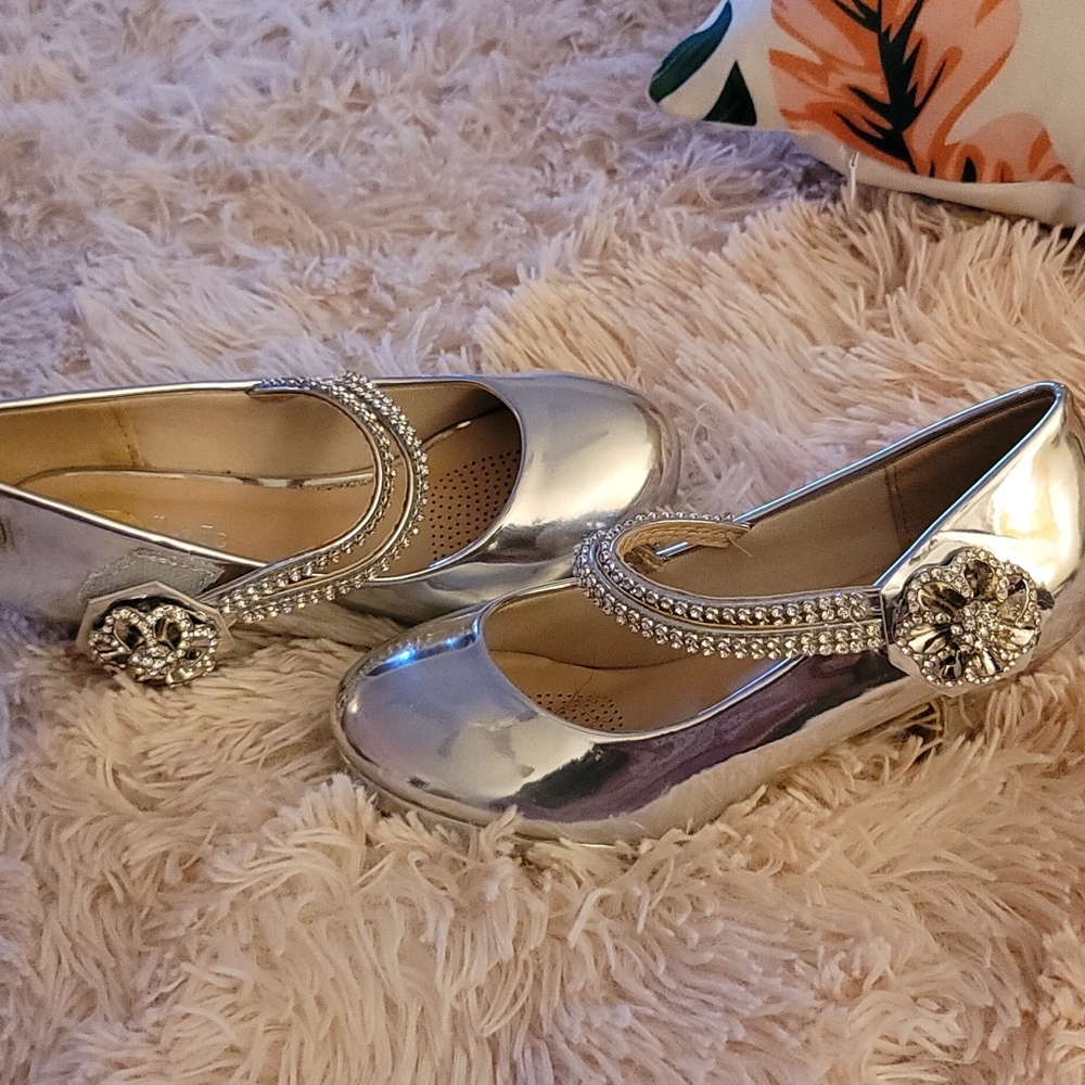 Silver girl shoes with silver flower and silver embelishments, size 13